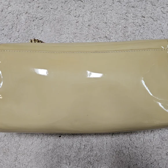 Patent Bow Chain Shoulder Bag in Mustard - Picture 4 of 5